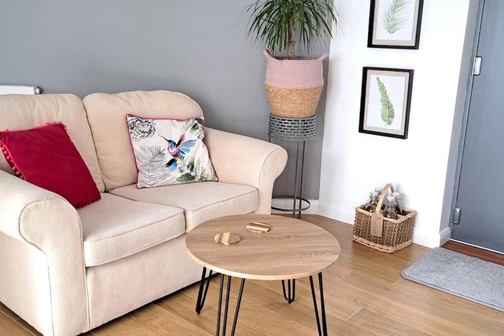 Lauriston Apartment Birch